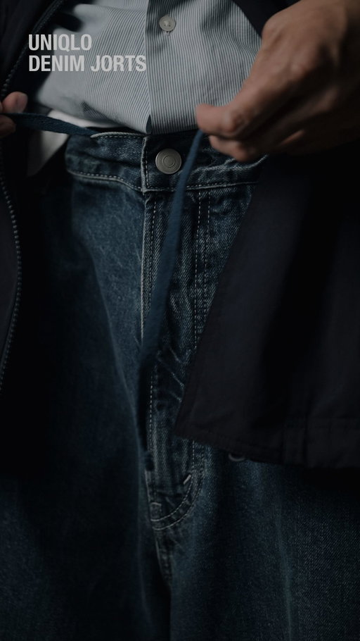 UNIQLO 夏日必買長度完美的牛仔短褲來了！這篇請收藏～

@uniqlo_taiwan 新發售的寬版Jorts牛仔短褲，長度過膝、寬度剛剛好，磅數厚度對於台灣的夏天很友善，有一定的挺度，但不會過厚，$790的定價，版型好到包色也沒問題！這次直接3色搭了3套，推薦給準備入手牛仔短褲的人！除了帽子跟鞋是私物，其他全部都是UNIQLO就能入手的單品

身型與尺寸參考：
🙋🏻‍♂️ ‍身高體重 181cm / 75kg
同時也列出每套搭配的單品名稱、型號、尺寸，提供給需要的朋友

☝🏻第一套
▫️484247 防風立領連帽外套 / 2XL 
▫️482455 府綢寬版襯衫 / XL 
▫️484209 寬版Jorts牛仔短褲 / XL 
▫️484167 捲蓋後背包 / ONE SIZE

——————————

✌🏻第二套
▫️484610 哈靈頓外套 / 3XL 
▫️485562 AIRism棉質圓領T恤(長袖) / 3XL 
▫️484209 寬版Jorts牛仔短褲 / XL 
▫️481663 澎軟肩背包 / ONE SIZE

——————————

👌🏻第三套
▫️484204 半開襟休閒上衣(長袖) / 2XL 
▫️485772 輕型牛仔寬版襯衫(長袖) / L
▫️484209 寬版Jorts牛仔短褲 / XL 
▫️481610  弧形迷你肩背包 / ONE SIZE

——————————

*第一套 藍色Jorts 預計四月上市，其他兩色目前都可以在實體門市或線上買到