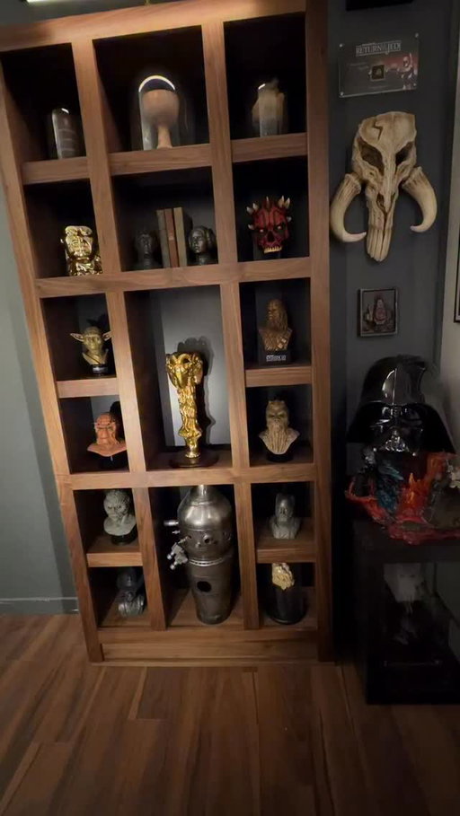 My Star Wars space cave just got so much cooler with the @murphydoor Sliding Gallery Bookcase! 

#mancave #starwars #starwarscollection #geekdecor #murphydoor