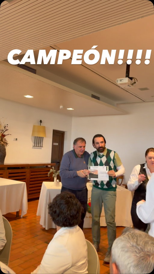 Hoy he ganado mi primer torneo de golf. Son seis los que he jugado y por primera vez alcanzo la victoria. Estoy tan pero tan contento… qué veneno tan maravilloso.