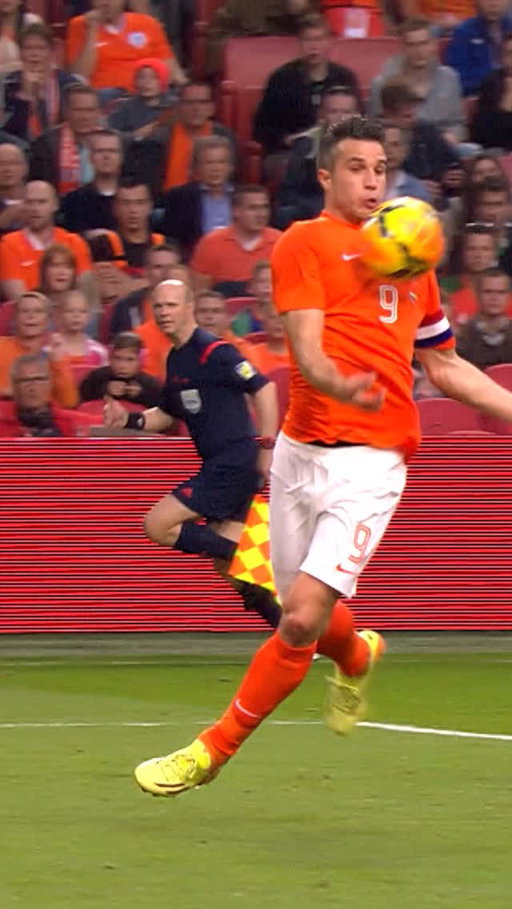 Robin van Persie vs. Ecuador in 2014 ✨

🤝 @jordyclasie 

#NothingLikeOranje #NEDECU