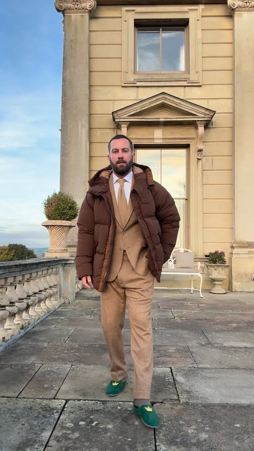 A cold and crispy morning in the UK, but the outfit makes it worth stepping out. 🔛