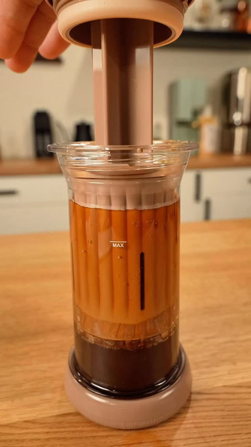 If a French press and a pour over had a baby, you’d get the @driftbrew_ 

#driftbrew #coffeebrewer #coffeerecipe #coffeegear
