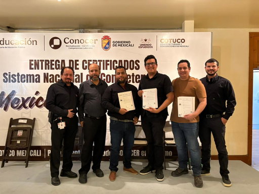 ✨ Reconociendo el Talento que Nos Impulsa ✨
El pasado 17 de marzo tuvimos una ceremonia muy especial fuera de planta, donde celebramos el esfuerzo, compromiso y crecimiento de nuestros técnicos.
Fue un espacio para reconocer su trayectoria, su constante preparación y el impacto que generan cada día en nuestras operaciones. Verlos avanzar y asumir nuevos retos nos llena de orgullo y nos motiva a seguir construyendo un lugar donde el talento crece y se transforma.
👏 ¡Felicidades a todos nuestros técnicos!
Su dedicación y profesionalismo siguen marcando la diferencia.