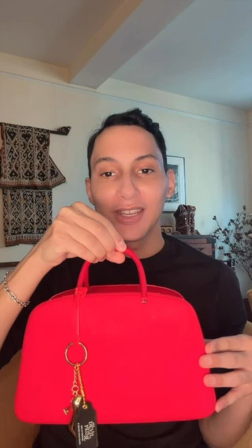 I’m so excited for The Devil Wears Prada 2.
Thank you @20thcenturystudios for this experience! I am so happy to show off the official #devilwearsprada2 popcorn bucket.
#20thcenturystudios