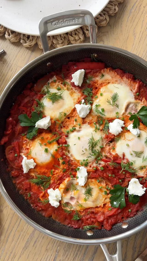 The kind of brunch spread that doubles as the centerpiece. ✨🍳 @thefooddragon relies on her cookware to bring her hosting vision to life. 

#AWorkOfCuisinart #SpringBrunch #Shakshuka #KitchenEssentials