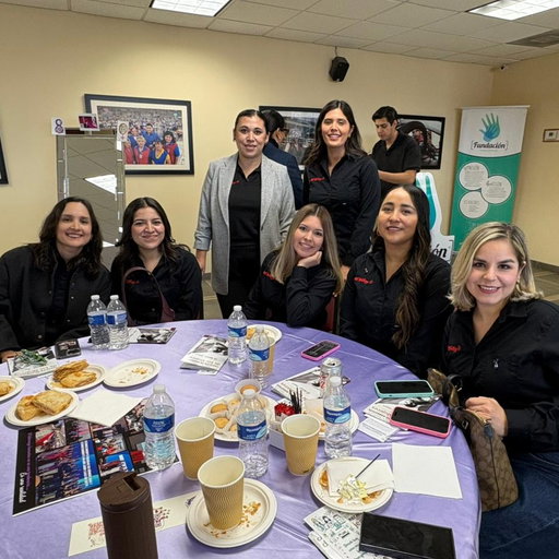 ✨ Participación en el Panel “Rompiendo Barreras: Mujeres INDEX” ✨
Con mucho orgullo compartimos que un grupo de colaboradoras de nuestra planta asistió al panel “Rompiendo Barreras: Mujeres INDEX”, un espacio dedicado al intercambio de ideas, experiencias y aprendizajes dentro de la industria.
Durante el evento, se abordaron temas clave sobre desarrollo profesional, liderazgo y retos actuales del sector, fomentando conversaciones que inspiran y fortalecen el crecimiento de todas y todos quienes formamos parte de esta comunidad industrial.
Agradecemos a nuestras representantes por su participación y por llevar el nombre de nuestra planta con compromiso, profesionalismo y visión. Estos espacios impulsan el aprendizaje continuo y refuerzan nuestra misión de seguir construyendo una cultura laboral sólida, colaborativa y orientada al desarrollo.
💛 Sigamos sumando experiencias que nos permitan crecer y avanzar juntos.