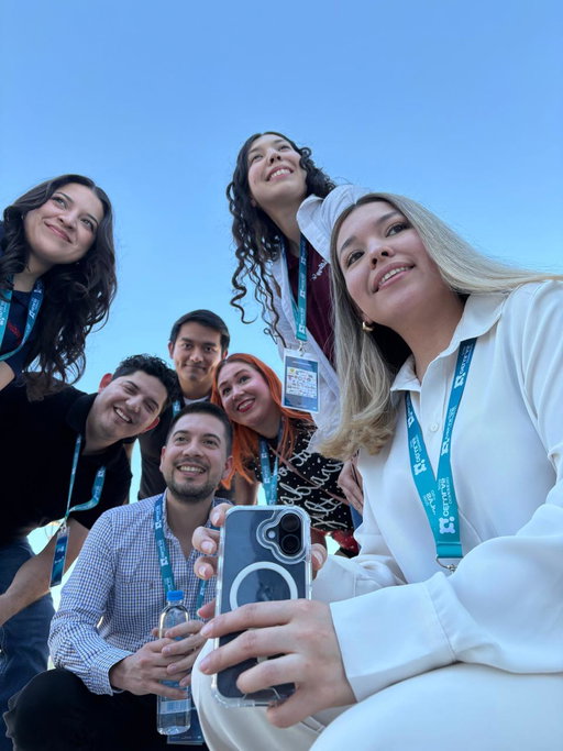 ✨ 
Hoy tuvimos la oportunidad de reunirnos en un espacio lleno de aprendizaje, colaboración y visión compartida.
Agradecemos profundamente la participación de quienes formaron parte de esta actividad, aportando energía, ideas y una gran actitud de trabajo en equipo.
Este tipo de encuentros refuerzan nuestro compromiso con la innovación, el crecimiento y el desarrollo continuo.
¡Gracias por ser parte de este momento!
Sigamos construyendo juntos experiencias que nos inspiren y nos impulsen a nuevos desafíos. 🚀