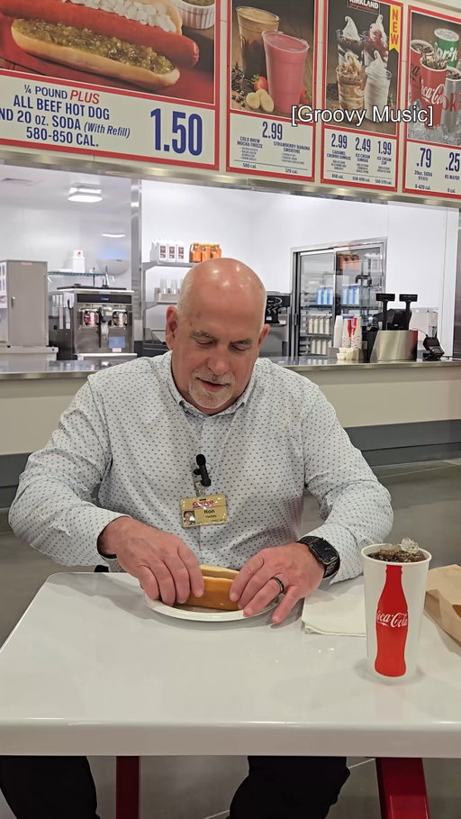 When you run the company but still know the best lunch in town only costs $1.50 🌭

----------

Quand tu diriges la companie, mais que tu sais quand même que le meilleur dîner de la ville ne coûte que 1,50 $ 🌭