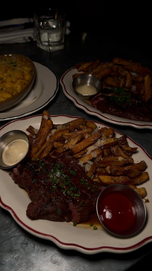 We love a good date night deal!🥩🔪

@thedrakehotel offers a $38 steak night menu every monday which includes an 8oz steak with peppercorn sauce, hand-cut fries & dessert (cheesecake or tres leches cake).

We also got their delicious mac & cheese for an additional $10.

#thedrakehotel #torontodateideas #torontosteak #torontodatenight #torontobirthday 
[toronto date ideas, datenightyyz, the drake hotel, toronto date night, things to do toronto, toronto restaurant, toronto birthday dinner, affordable meal, toronto eats]