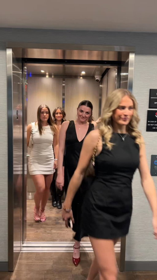 Some more fire looks from tonight’s @usportsca National’s Banquet! These girls sure clean up nicely and stepped outtttt 🤩

#womenshockey #nationals #glam #fitted #goblackgogold