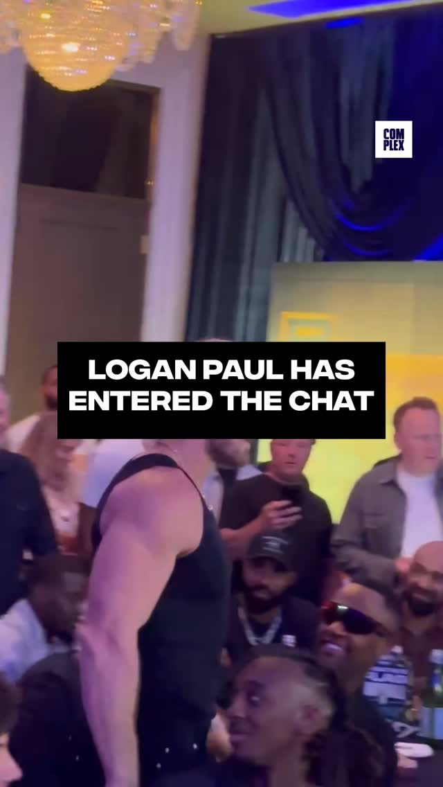 not logan paul looking at tom brady like that 😭