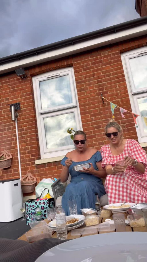 Had to share this gem again as the bees 🐝 are out in this beautiful sunshine. And yes my sister is still scared of bees!! 🤭 Sorry not sorry #MamaStillGotIt @mrsbonnie_barry