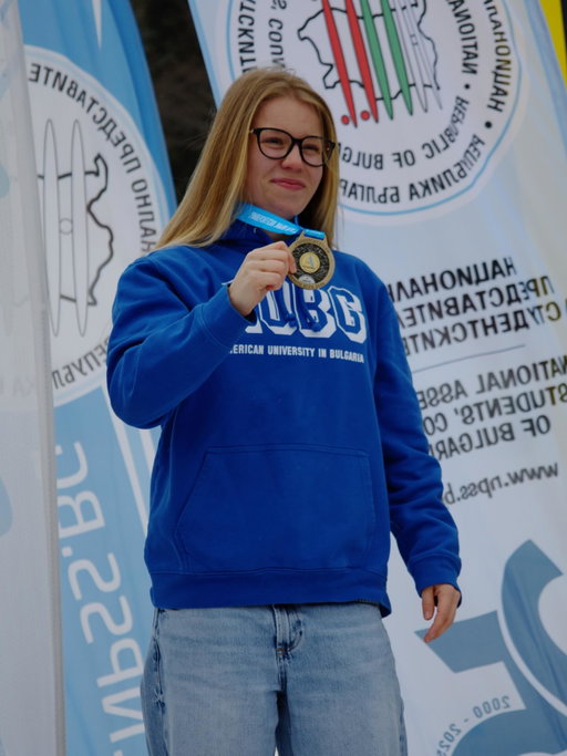 First-year AUBG student and national and world snowboard champion Andrea Kotsinova took 1st place in the giant slalom at the National Winter University Games in Pamporovo.
Competing since she was 10, Andrea has already built an impressive record, including a top 8 finish at the Youth Winter Olympic Games (2024) and silver and bronze medals from the Olympic Festival (2023).
After her strong performance on March 17, she is now heading to the Junior World Championship in Italy next weekend.
Let’s wish her luck!