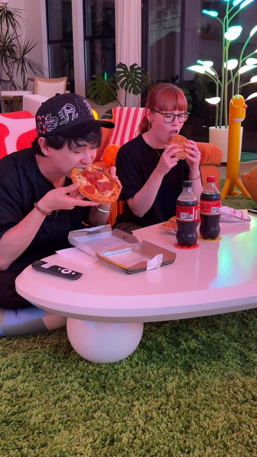 #ad The munchies, a real problem in cabellhouse, sometimes my wife and I just crave something delicious and easy! @circlekstores We got the $6 pizza meal deal which Includes 2 slices of pizza OR a personal pizza and a 20oz soda for $6 and a Chicken Sandwich, 1-2oz chips, and 20oz soda for $6 dollars. #CircleKPartner #CircleK