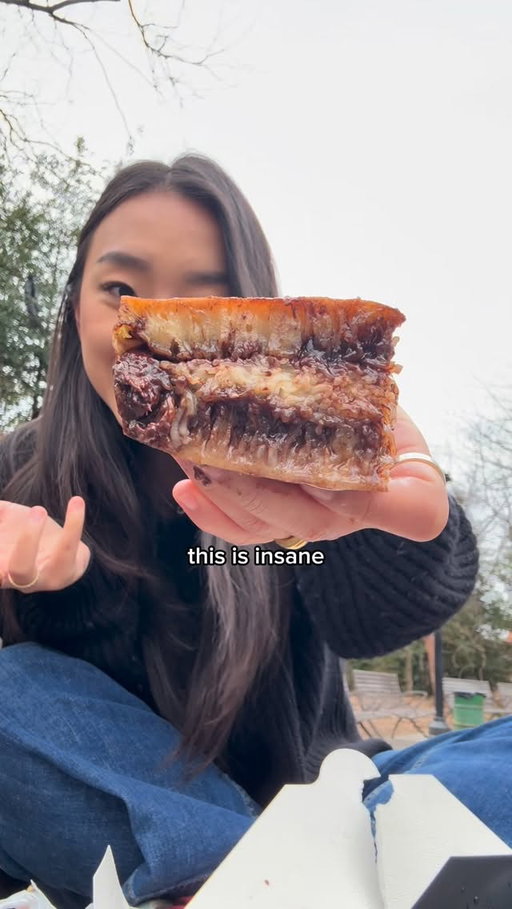 So glad I found you @martabakqueens_69 !!! Bernadus works full time but does this part time because he loves to share Indonesian martabak with the community. This was my first time trying it and holy moly lol.

Had squirrels fighting me for it. Theres many different kinds check his page out to see the menu and dm him to order!

#martabak #martabakmanis #queensfood #elmhurst #indonesianfood