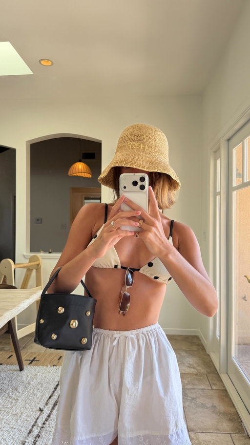 spring + matcha, life is good. #StarbucksCreator @starbucks
I like mine a little less sweet so I just got it with two pumps of the classic syrup instead of three