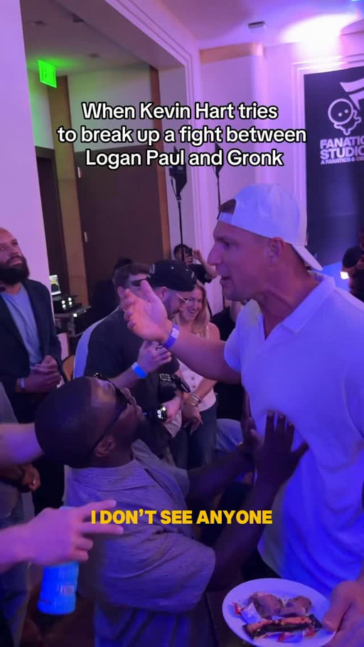 Things got heated after the Fanatics Flag Football Classic draft😬 @fanatics @obb #kevinhart #gronk #loganpaul