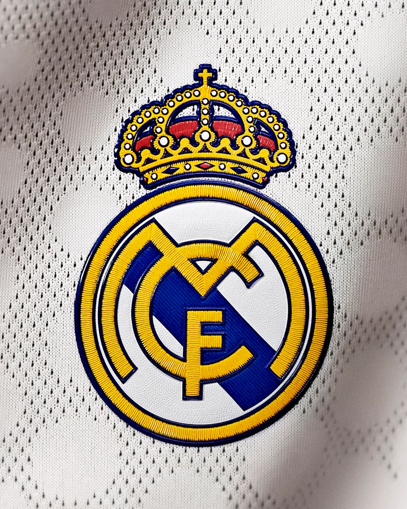 COMUNICADO OFICIAL
El Real Madrid C. F. comunica que el partido de Euroliga del próximo martes 24 de marzo entre el Real Madrid y el Hapoel Tel Aviv se celebrará sin público.
Tras la reunión mantenida por la Comisión Estatal contra la Violencia, el Racismo, la Xenofobia y la Intolerancia en el Deporte, que ha declarado el partido de alto riesgo, el Real Madrid atiende así la recomendación realizada por la Policía Nacional.
El importe de las entradas que se hayan adquirido para este partido será devuelto de manera inmediata y automática, sin que deba ser reclamado por el comprador. En el caso de los abonos regulares, el importe correspondiente se compensará en la renovación de la próxima temporada.
-
Real Madrid C. F. announces that the EuroLeague game scheduled for next Tuesday, March 24, between Real Madrid and Hapoel Tel Aviv will be held without spectators.
Following the meeting of the State Commission against Violence, Racism, Xenophobia, and Intolerance in Sport, which has declared the game as high-risk, Real Madrid is adhering to the recommendation made by the National Police.
The cost of tickets purchased for this game will be refunded immediately and automatically, without requiring any action from the buyer. For regular season passes, the corresponding amount will be credited during the renewal process for the next season.
#RealMadrid