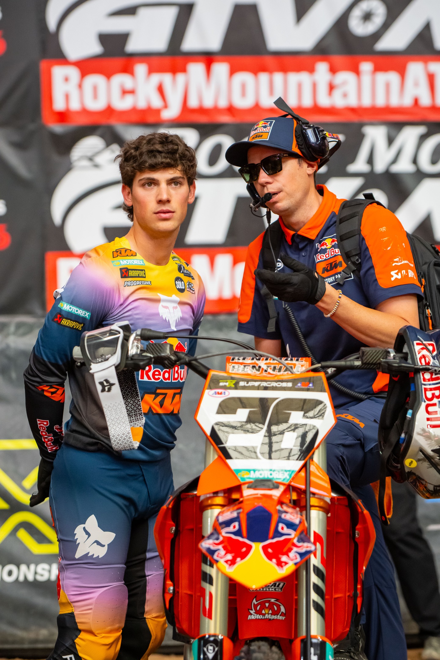 A day in the life of Red Bull KTM Factory Racing mechanic @richardsterling_129... narrated by @jorgeprado61 ✨

#KTM #ReadyToRace #Supercross #SMX