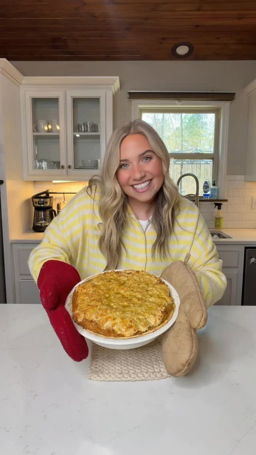 I’m nervous 😩 

#shelbanddyl #chickenpotpie #recipe