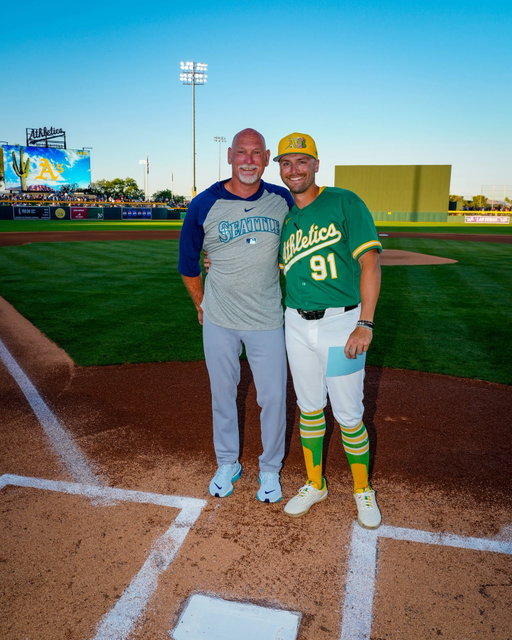 A special moment for the Buhner family 🥹

Jay Buhner and his son Gunnar, manager for the A’s Arizona Complex League team, exchanged lineup cards ahead of tonight’s game.