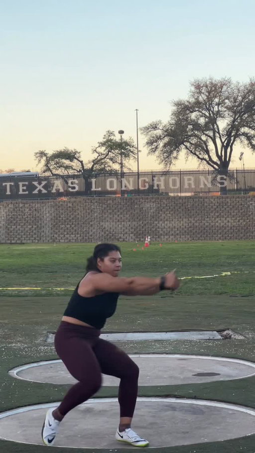 Outdoor season is here !! 💥 

#hammerthrow #coachmothrows #throwing