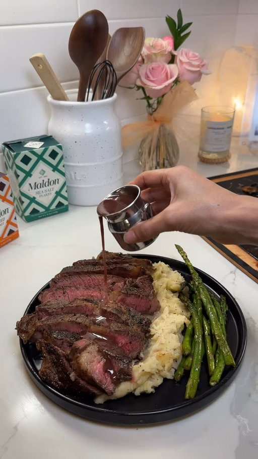 Steaknight always does the trick 🤭😋🥩 as always, comment “recipe” for full instructions sent to ur dm! 
#steaknight #steakdinner #steak #ribeye #steaktok
