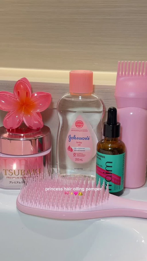 Princess hair oiling pamper 🩷✨🎀 👑

@fraimhaircare scalp serum 
@jnj baby oil 
@tsubaki_jp hair mask 
@tangleteezer hair bruh 

Honestly a weekly routine at this point to oil my hair! It feels so silky soft after !! 

Have you tried the baby oil + hair mask combo? 

#hairoiling #hairoilingroutine #hairoilingday #haircareroutine #haircare hair oiling tips hair oiling routine hair oiling products