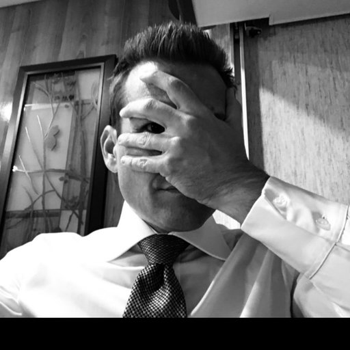 Flashback in the trailer… can tell by the frame behind me. What even is that thing? #trailerart #suits #behindthescenes #fbf