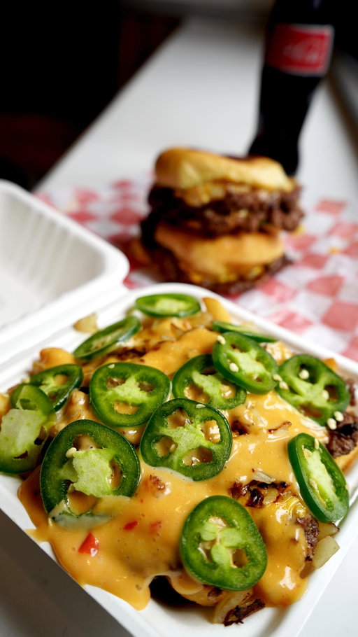 Opening in Boston TODAY 🍔 

@7thstreetburgernyc originated in NYC and has been drawing a crowd since they opened their first location in 2021. They’re a quality over quantity kind of place with a limited menu: smashburgers and fries. Their first Boston location will open today at 11am.

Fun fact: this is Bad Bunny’s favorite smashburger spot, will it be yours?

📍267 Newbury St. Boston, MA

#bostonma #smashburger