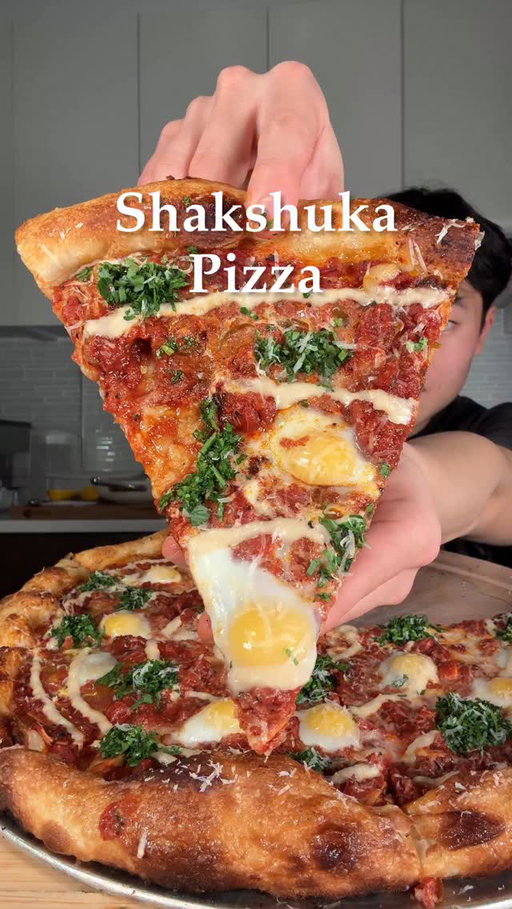 Shakshuka Pizza. Used quail eggs to make the eggs fit better on the pizza. Full recipe on @bengingi newsletter. Link in his bio. https://open.substack.com/pub/yasssletter
#pizza #asmr #recipeidea #shakshuka