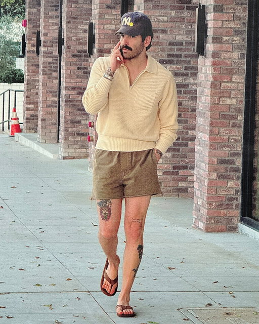 Don’t settle for the odd number inseam options on shorts.  For me, the perfect inseam length is 4”. 

If you can’t find it, make it yourself.  Fabric scissors, if they’re not already, will become your best friend.

Photographed in Los Angeles, March 2026.
•
•
•
🏷️: Mens Fashion, Mens Style, Menswear, Street Style, Minimal Style, Style Inspo, Outfit Grid, Mens Style Guide, Vintage Menswear, OOTD mens