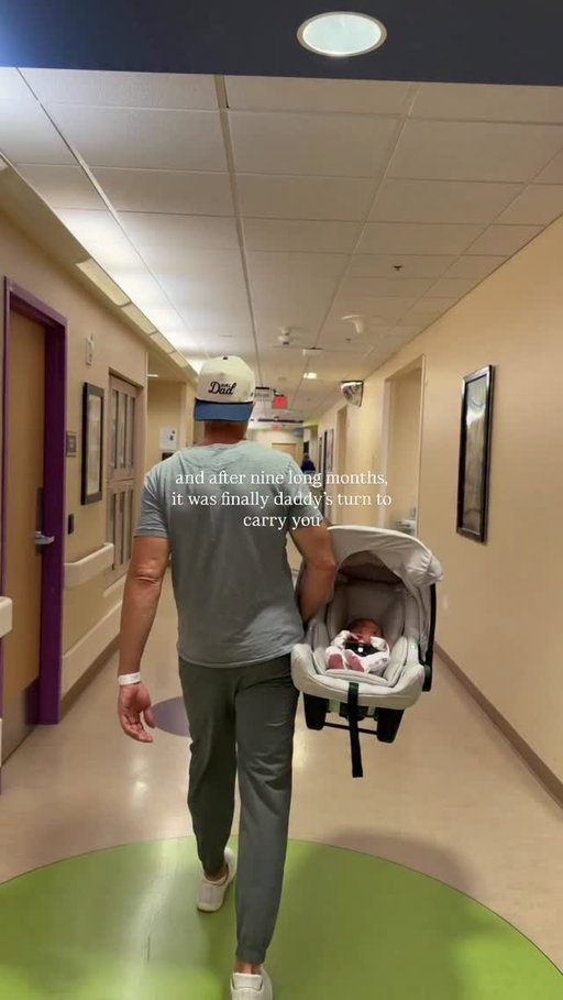 waited 9 months to see him be the best girl dad - worth every second 🥹👼🏼🩷 @themichaeljustin 

 #laboranddelivery #pregnant #newborn #birth #girldad