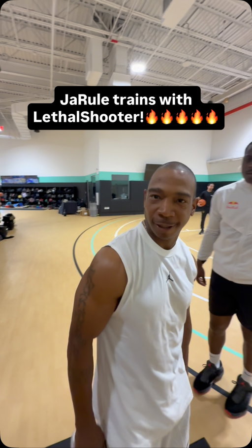 JaRule understands it now!! Trained for two hours and no water break!!!🤯 
-
Player: @jarule 
Passer: @romanperez4 
Trainer: ( @lethalshooter )
#JaRule #NYC #LethalShooter