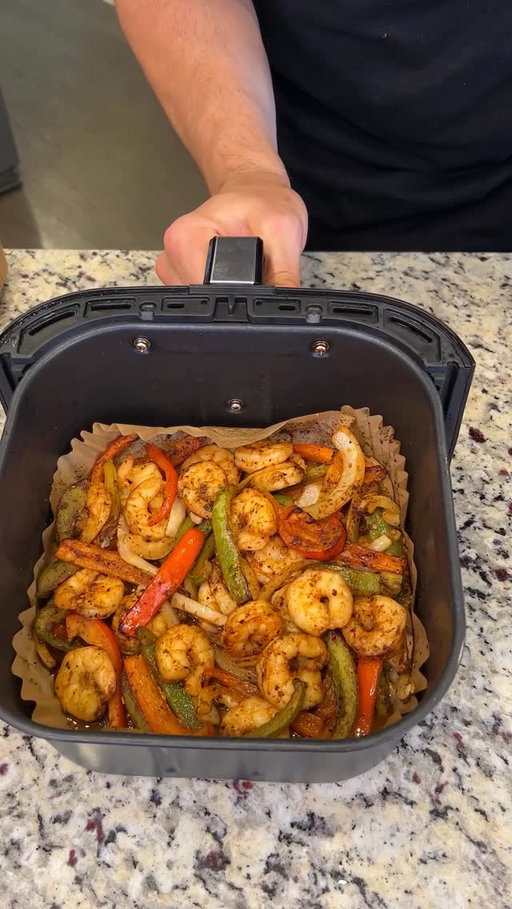 This Air Fryer Shrimp Fajita Recipe is Unreal! 🍤 #easyrecipe #dinnerideas #cooking