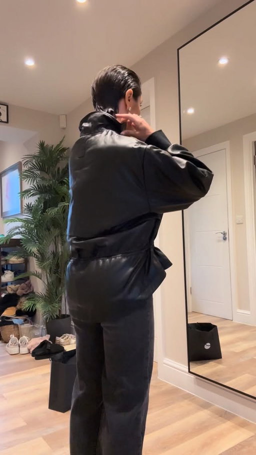 Landed early this morning (6am)… Straight into 2 meetings, a fitting for mine and @aljazskorjanec tour (@rememberingtour) and quick change into tonight’s look for @hadestownuk press night. Today is sponsored by coffee ☕️ 

Styling: @nataliecare 
Jacket: @allsaints 
Trousers: @nobodyschild (petite)
Glasses: @annandelman_official 
Earrings: @lagomist.jewellery 
Bag: @maisonvalentino 
Boots: @zara