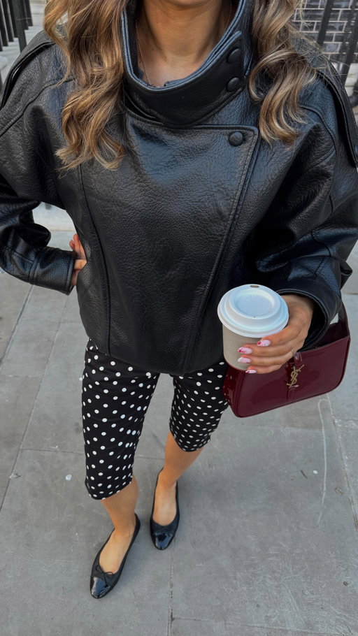 ASOS try on haul 🖤 Comment ‘SHOP’ and I’ll DM you all the links to shop everything from this haul. Which is your favourite? 

Excellent work asos 👏🏻 Picked up some absolute staples for spring. I’m loving all the polka dots and the denim dad shorts are the perfect length. Not to mention the funnel neck check print blazer which I’ve worn 4 times already and I got it last week!!

@asos 

#asos #asoshaul #asosnewin 

Some of these items were gifted by asos with no obligation to post