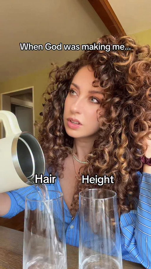 At least the curls gave me a few extra inches 💁🏼‍♀️

#curlynaturalhair #hair #shorties #shortgirlproblems