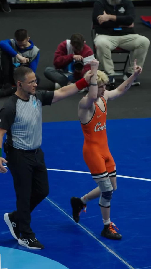 WHAT. CAN’T. HE. DO. 🤯

(1) @jaxforrest_ (133) of @cowboywrestling defeats (4) Aaron Seidel of Virginia Tech 14-3 to advance to the finals. 

#NCAAWrestling x 📺 ESPN2