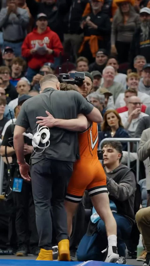 LANDON ROBIDEAUUUU 🤠 

📺 ESPN2

#NCAAWrestling x @cowboywrestling