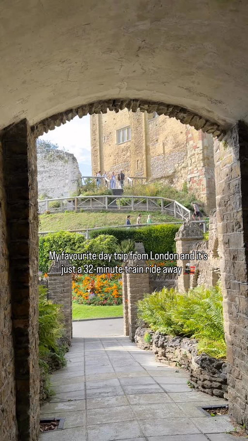 My favourite day trip from London and it’s just a 32-minute train ride away ✨Last summer I went to Guildford and honestly loved it 🫶🏼

I spent the day wandering around Guildford Castle, then headed to The Weyside by the river for drinks (such a vibe in the sun), and just strolled through the town after, it’s so lovely, calm and pretty ✨

Perfect little day trip from London when you just want a change of scenery 🚆 #daytrip #uktravel