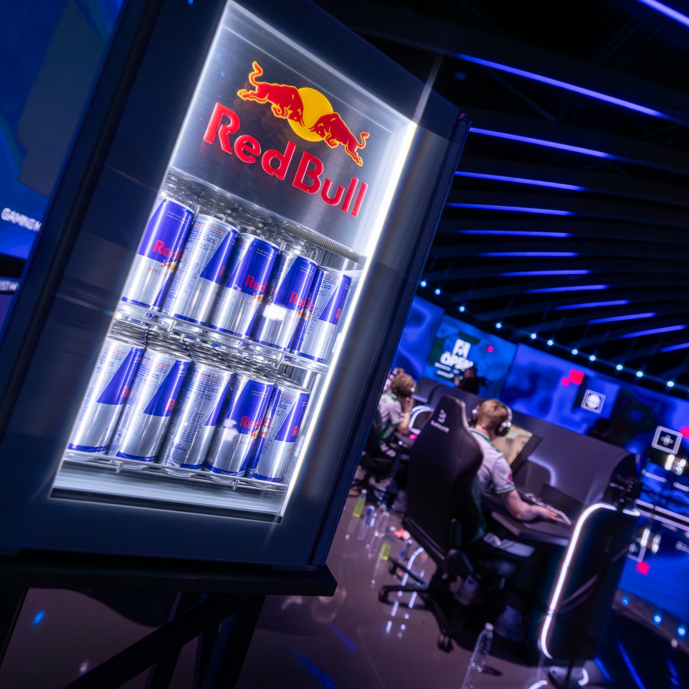We've got Red Bull on stage in case the teams need some emergency wings ✅👼

#BLASTPremier