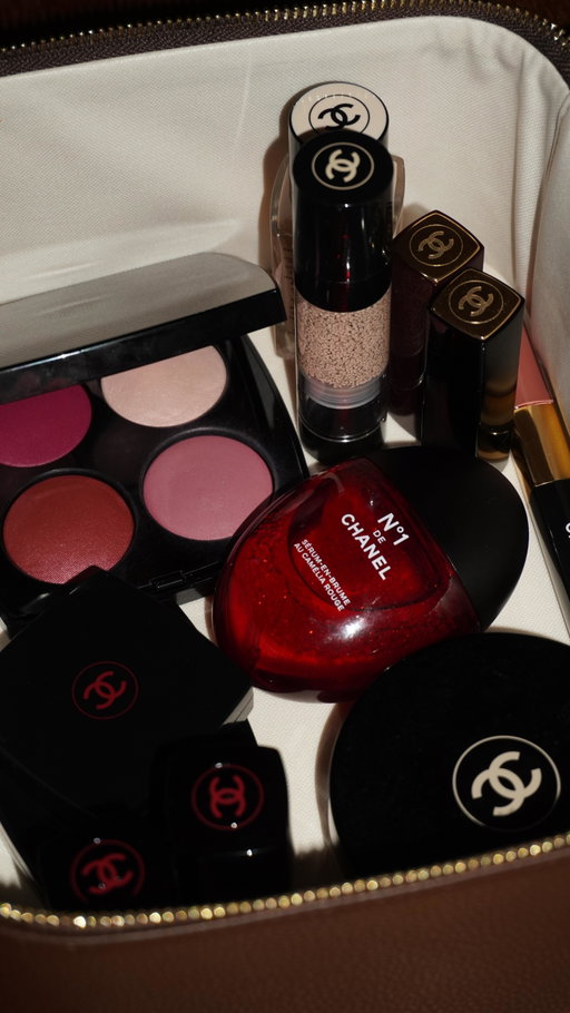 @chanel.beauty water fresh tint 

#chanel #chanelbeauty #chanelwaterfreshtint #skintint #chanelfoundation