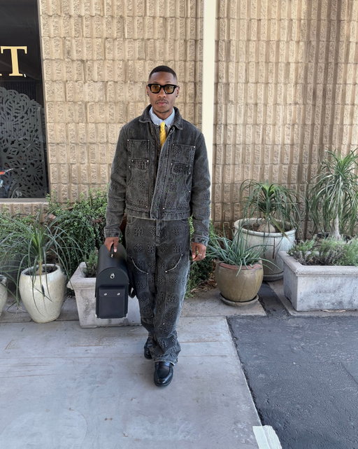 Me for @madmanlosangeles — styling the Madman Carpenter Jacket and Carpenter Pants.
Elevated workwear, tailored for the everyday. 🖤

Shirt: @zara @zaraman 👕
Tie: @otaa 👔
Bag: @the.disillusioned