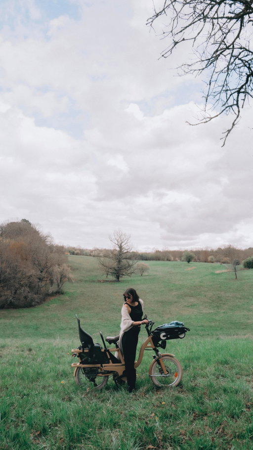 Se déplacer avec un bébé demande souvent un peu d’organisation....
mais j’aime cette idée qui change tout !

@gaya.bike vient de créer un nouvel accessoire : le porte-poussette qui permet de fixer la poussette YOYO® @stokkefrance directement à l’avant du vélo.

On roule, on arrive, on détache la poussette... et la promenade continue !

Publicité