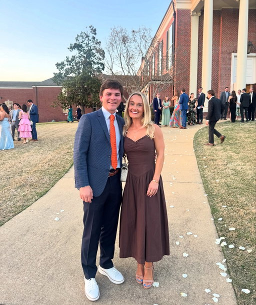 Can’t beat a Mississippi wedding! Congratulations to the Tzotzolas’s 🥂