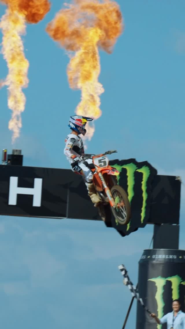 Lucas Coenen sweeps the MXGP of Andalucía! 🔥🇪🇸

His first Grand Prix win of the season also puts the red plate on the KTM 450 SX-F as we head into round three. Bring on Switzerland! 💪🇨🇭

#KTM #ReadyToRace #Motocross #MXGP