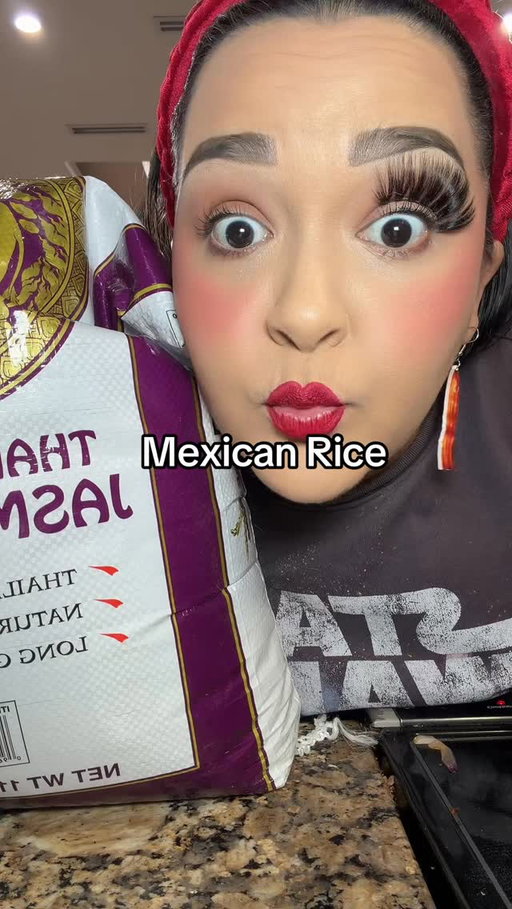 Easy Mexican Rice 
#mexicanrice #annettefreckles

@knorr 
@heb 
@getgraza 
@hexclad