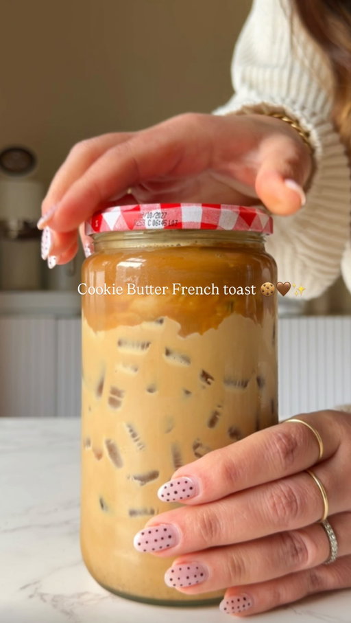 Cookie Butter French toast latte 🍪🤎✨
I mixed two of my favorite flavors and wow… you need to try this 🤤

Recipe:
1/2 tbsp of brown sugar 
1 tsp of maple syrup 
1/2 tbsp Biscoff 
3 shots of espresso and shake it 
Add ice and coffee ice cube 
Milk 

frenshtoastcookiebutter  coffeeathome frenshtoast cookiebutter