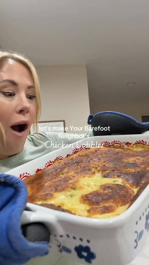 Original recipe @yourbarefootneighbor 
THIS WAS SO GOOD & filling, definitely a comfort meal when you’re in the mood for something cozy #chickencobbler
#chickencobblerrecipe #cookingwithmichellesays